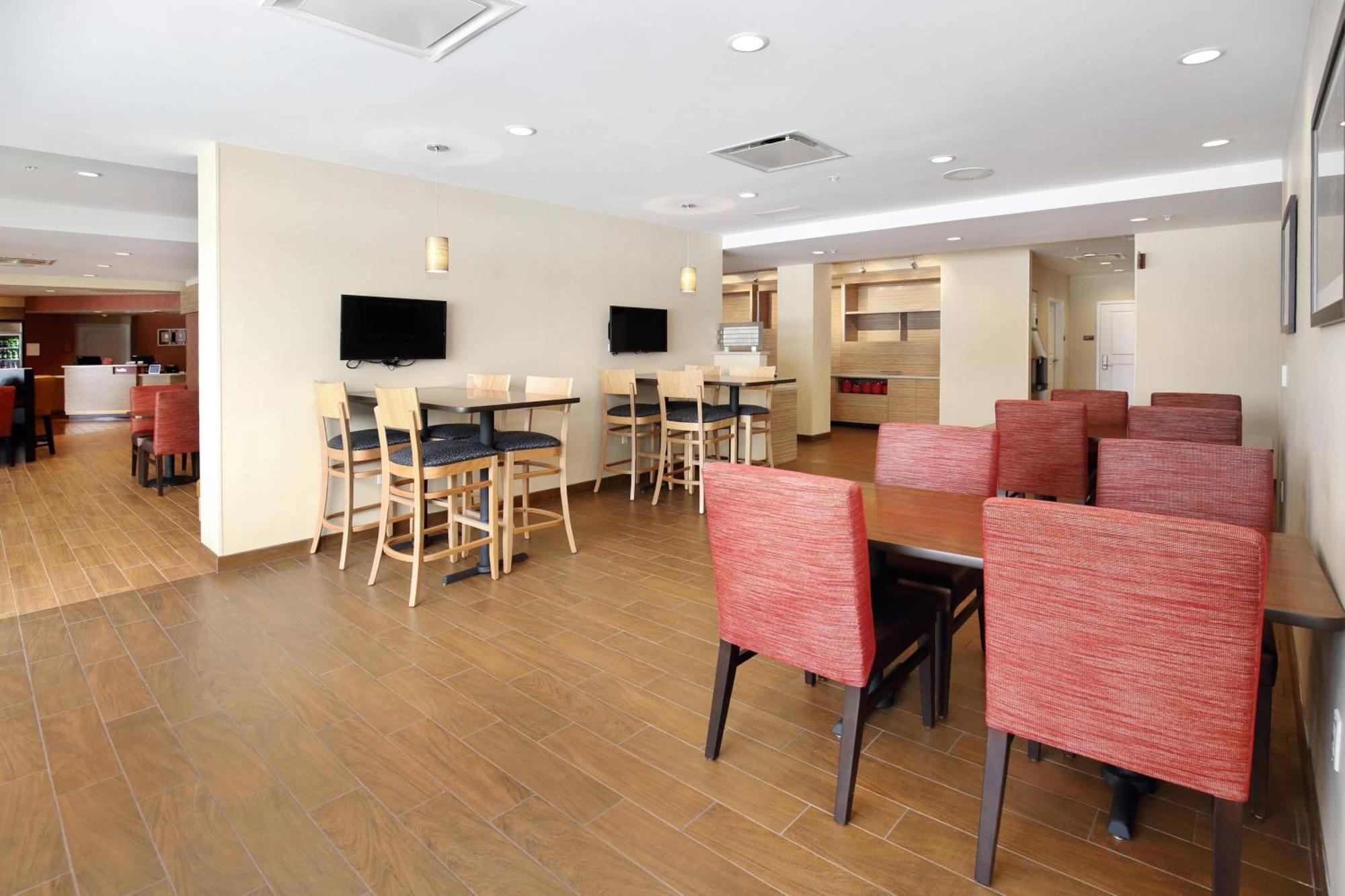 Towneplace By Marriott Grove Mercer/outlets